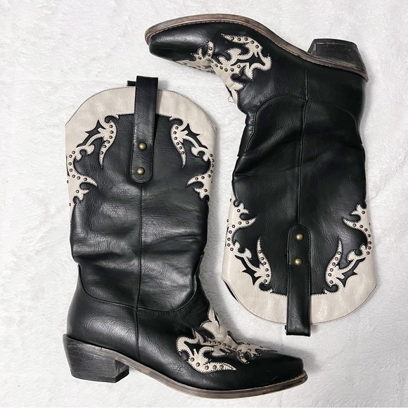 Source Unknown Shoes - Western Cowgirl Boots Black White Studded Pointed Toe Heeled Boot Women’s 9.5